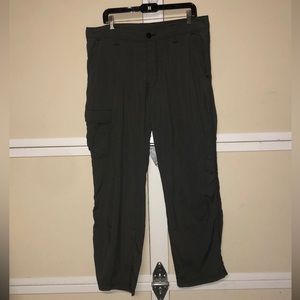 #1423 Columbia Cargo pants 38W 32L pockets